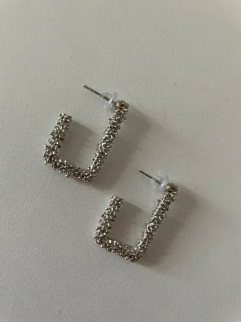 Boucle d’oreille argenté du groupe MaxMara