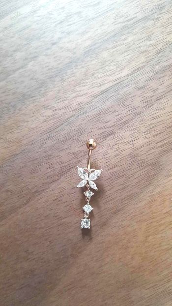 🦋 Piercing nombril papillon doré – neuf