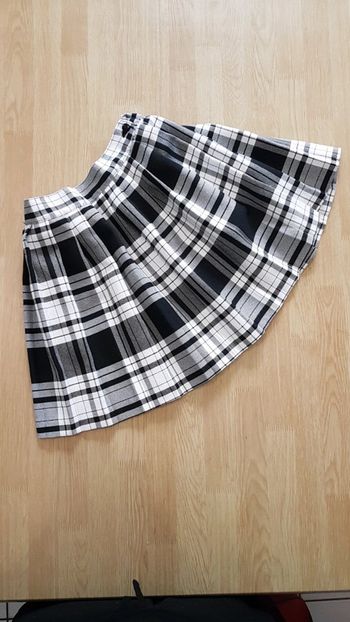 Jupe plissée noire et blanche