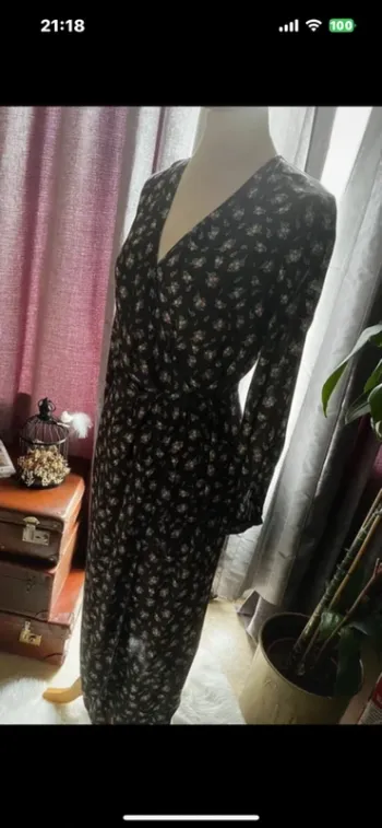 Jolie Robe noir à petites fleurs, taille S (taille grand) , Neuf - H&M