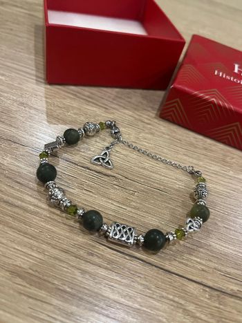 Bracelet perle celtique vert réglable en parfait état