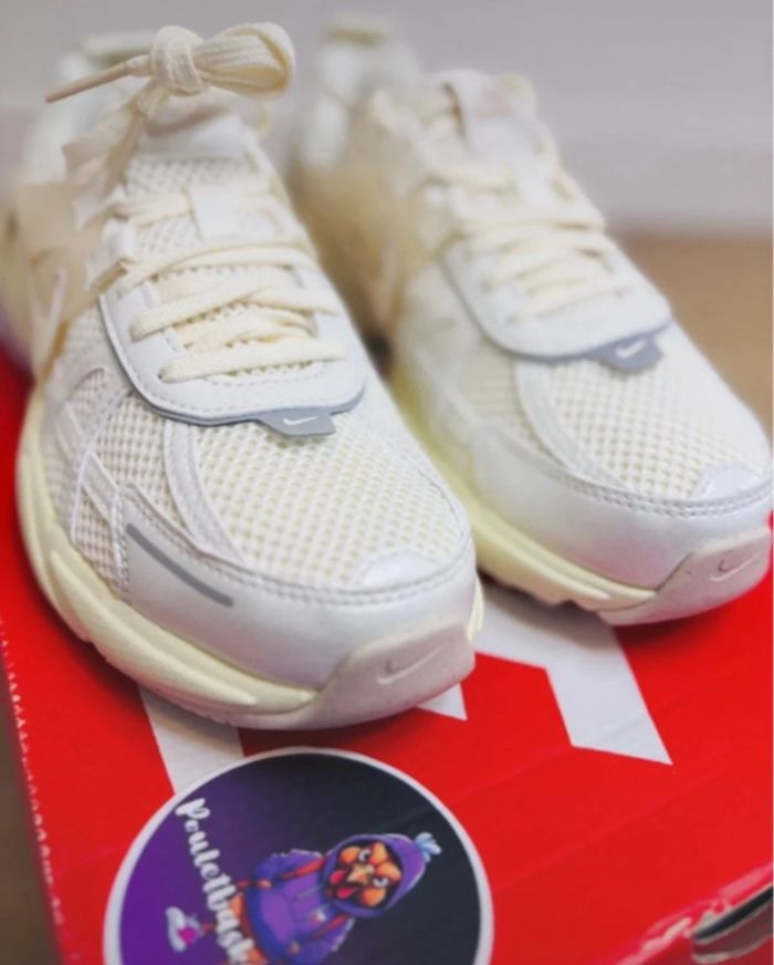 Nike V2k run White Pale Ivory Taille 36.5 - photo numéro 3