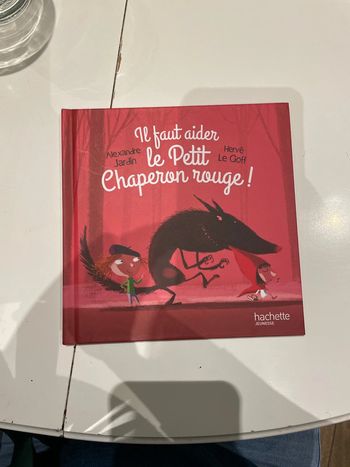 Il faut aider le petit chaperon rouge