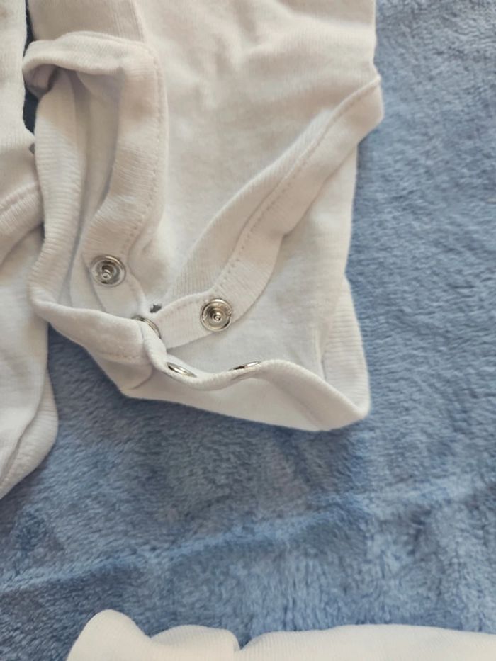 Bodies 1 mois - photo numéro 3