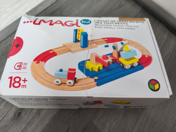 Circuit de train en bois des tout-petits - photo numéro 3