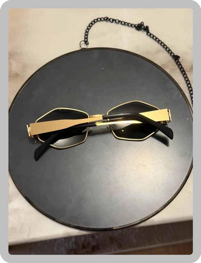 Lunette de soleil noire dorée - photo numéro 2