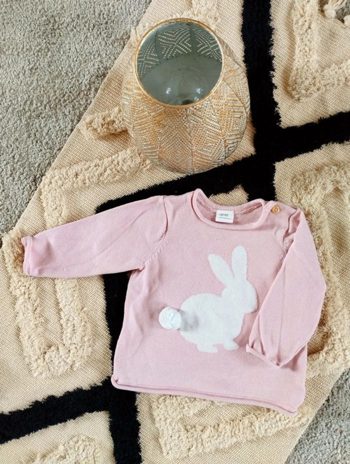 Pull rose motif lapin