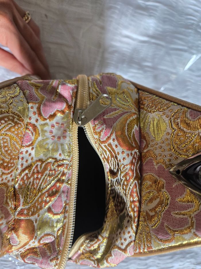 Sac à main aux broderies roses et dorées - photo numéro 6