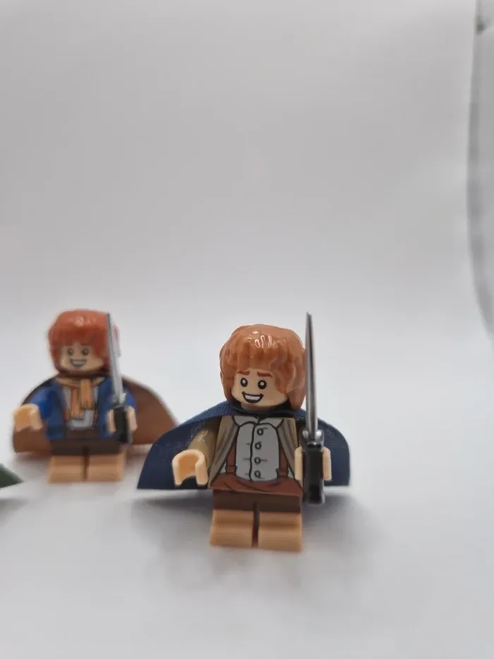 Figurines type lego 4 hobbit Frodon Sam Merry et Pippin seigneur des anneaux / hobbit - photo numéro 2