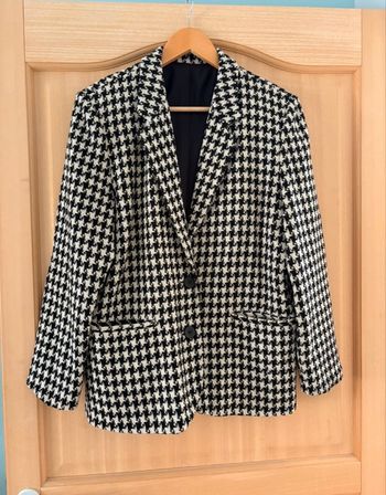 Blazer noir et blanc à motifs pieds de poule