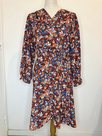 Robe fleurie à manches longues 