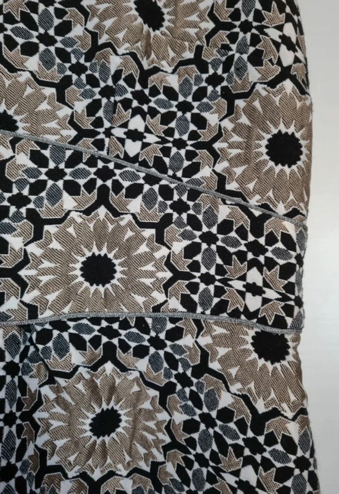 Robe trapèze sans manches à fleurs noir/ taupe/ blanc - photo numéro 6