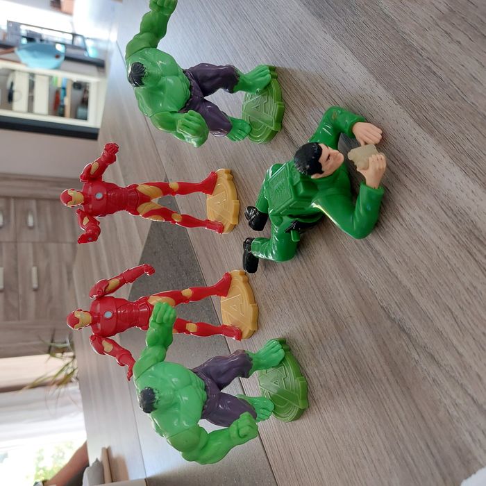 Lot 5 figurines hulck