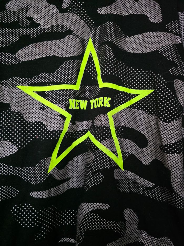 TEE-SHIRT GARÇON NEW YORK ÉTOILE JAUNE FLUORESCENT TAILLE 8ANS - photo numéro 2