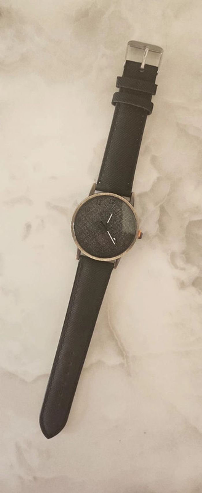 Montre noire - photo numéro 2