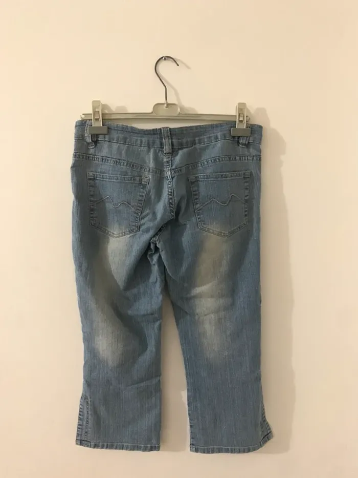 Jean capri bleu clair brodé – Taille 38 - photo numéro 3