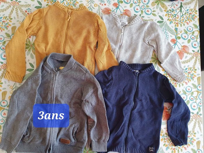 Lot 4 gilets 3ans