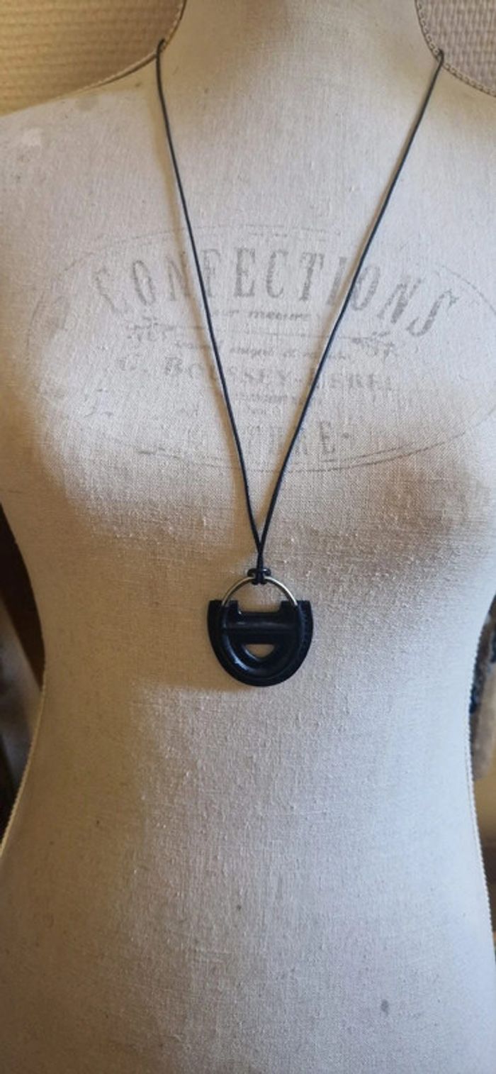 Collier sautoir réglable cordon cuir et acier inoxydable or médaille farandole acier et cuir - photo numéro 4