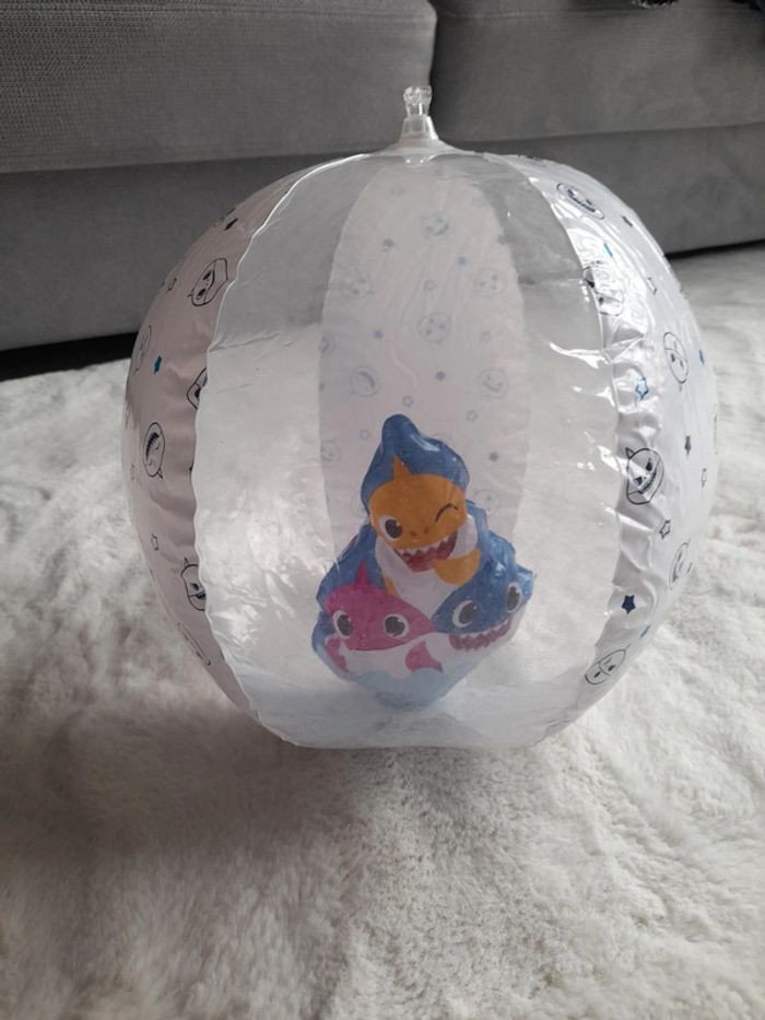Ballon de plage baby shark - photo numéro 2