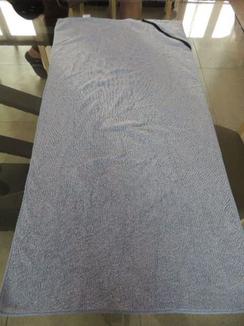 Serviette de toilette avec poche de rangement