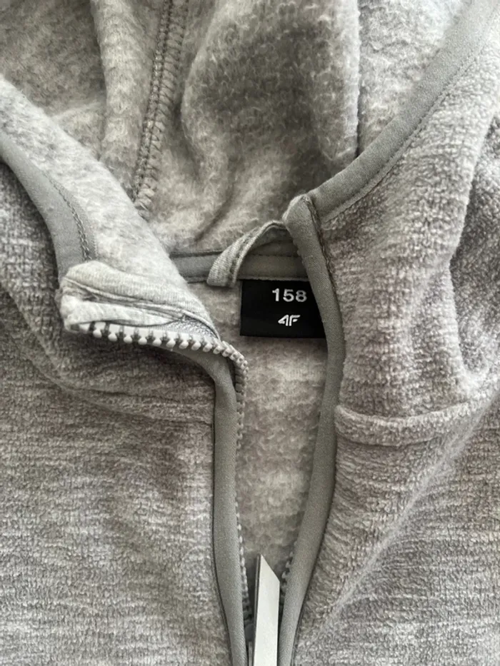 Polaire fille gris 158cm  marque sport 4F très bon état - photo numéro 3