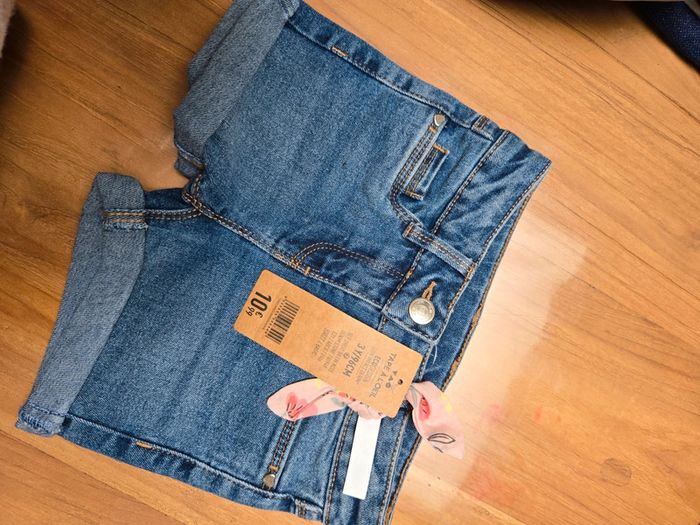 Short neuf