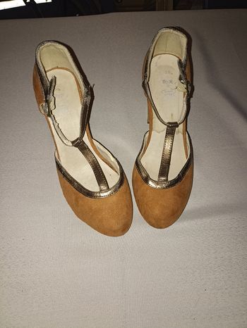 Glamour Rétro : Chaussures T-Bar Marron & Or - Parfaites pour Danser !