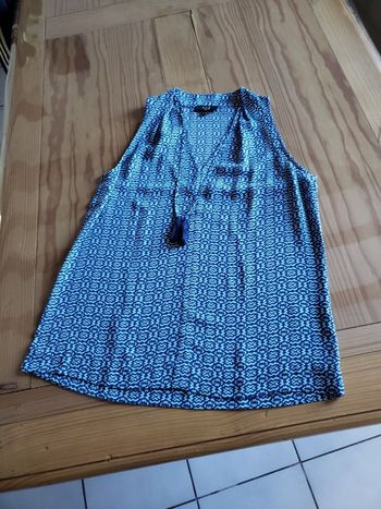 Top bleu clair et bleu marine