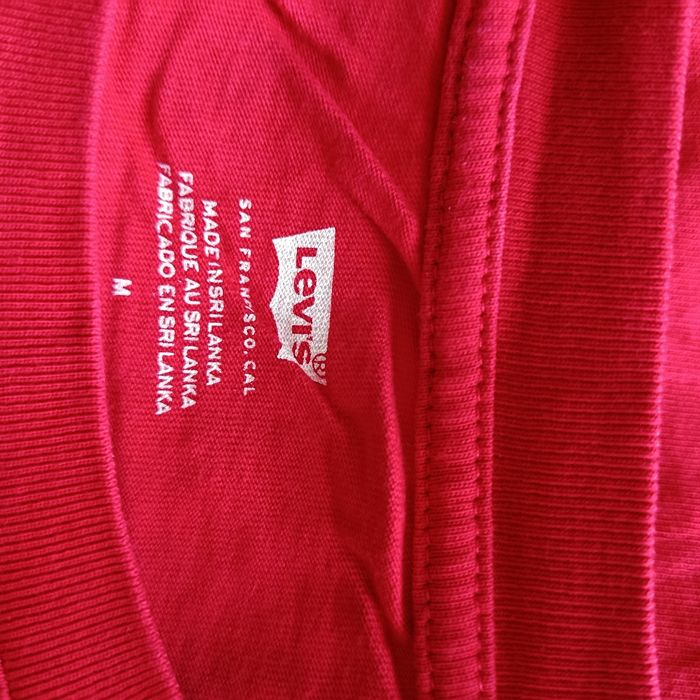 T-shirt Levis rouge taille M très bon état - photo numéro 2