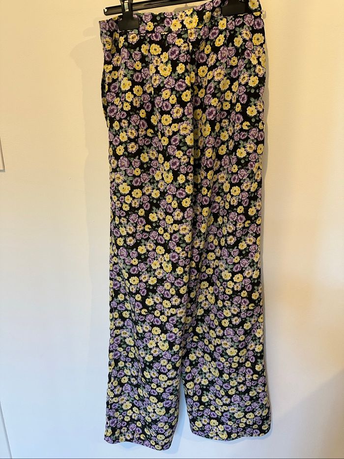 Pantalon fluide à imprimé floral