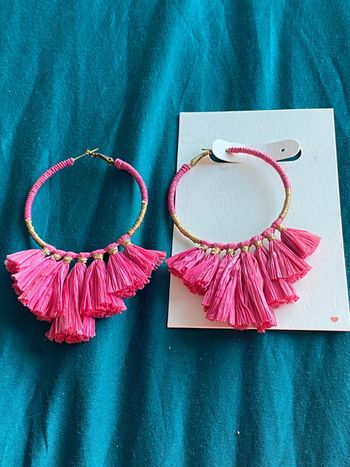 Boucles d’oreilles raphia fuchsia feeka