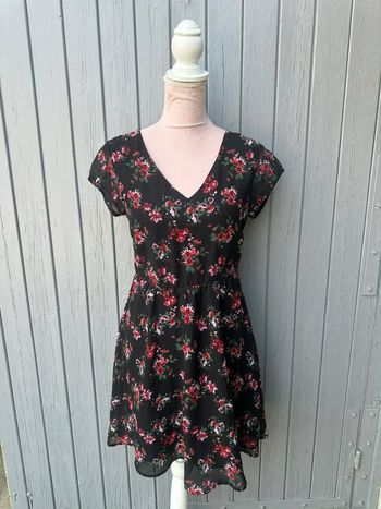 Robe d’été manches courtes fleurie coloré rouge noir kiabi