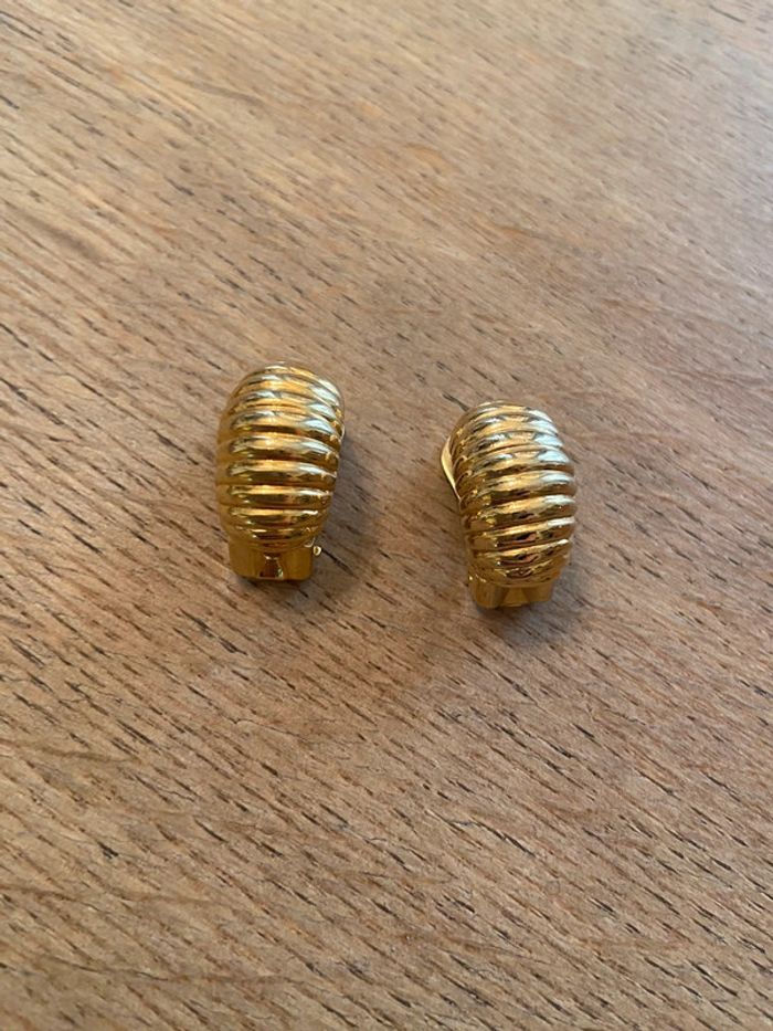 Boucles d’oreilles clip forme cabochon plaqué or