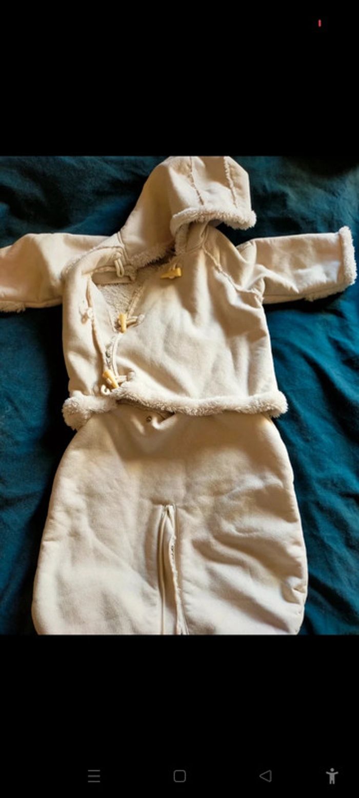 Combinaison et manteau transformable