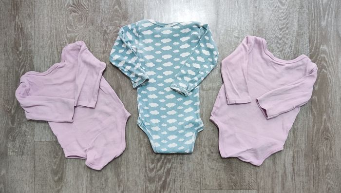 Lot 3 bodies manches longues, bébé filles 12 mois - photo numéro 2