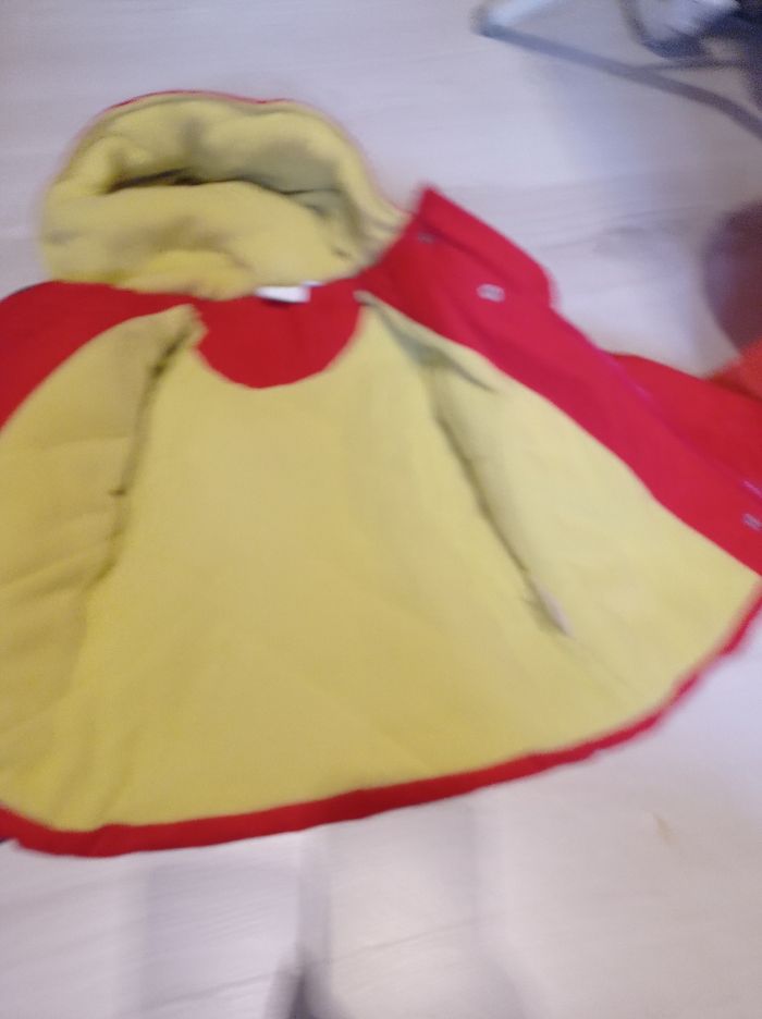 Manteau rouge - photo numéro 2