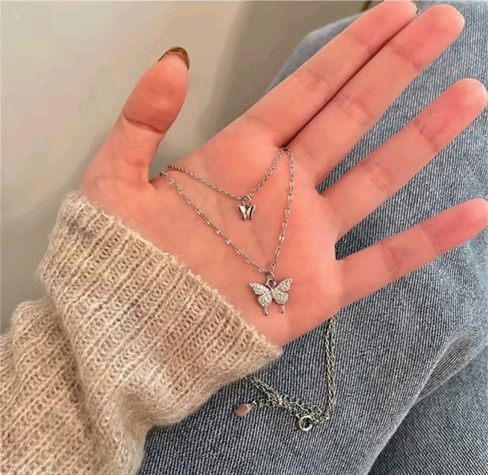 🦋 Collier Papillon Argenté Double Rang – Élégant et Brillant - photo numéro 3