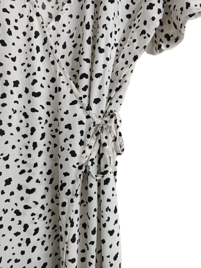 Robe cache coeur blanche et noire. Lefties. Taille 40 / 42 - photo numéro 3