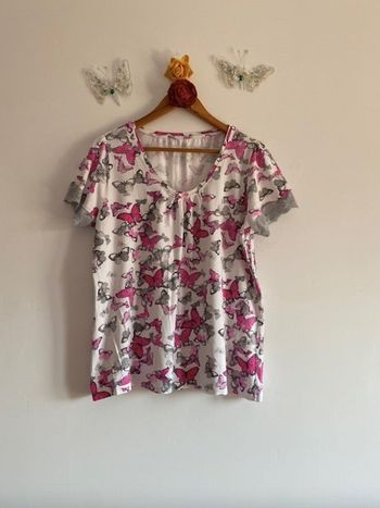 Helline – Mignon tee-shirt aux papillons et dentelle