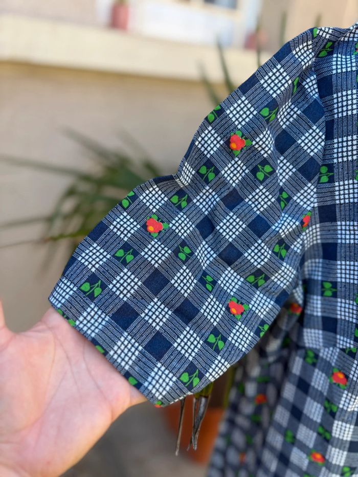 Robe blouse à carreaux motif fleuri - des années 70 - en très bon état - taille 52 - - photo numéro 3