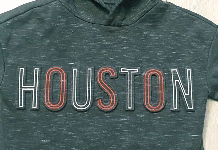 Tres beau sweet gris. Garçon 4 ans. Marque Tissaia - photo numéro 2