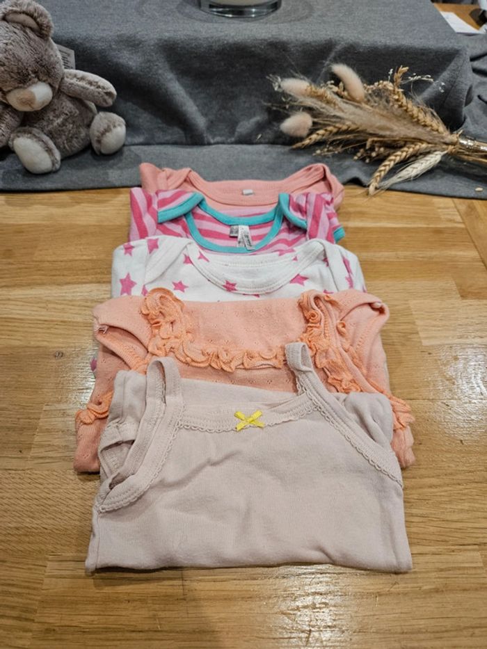 Lot de bodies 6 mois