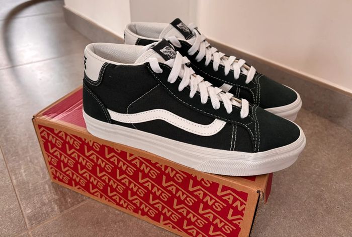 Baskets Vans Neuves Taille 38,5 - photo numéro 2