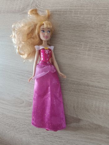 Barbie aurore la belle au bois dormant