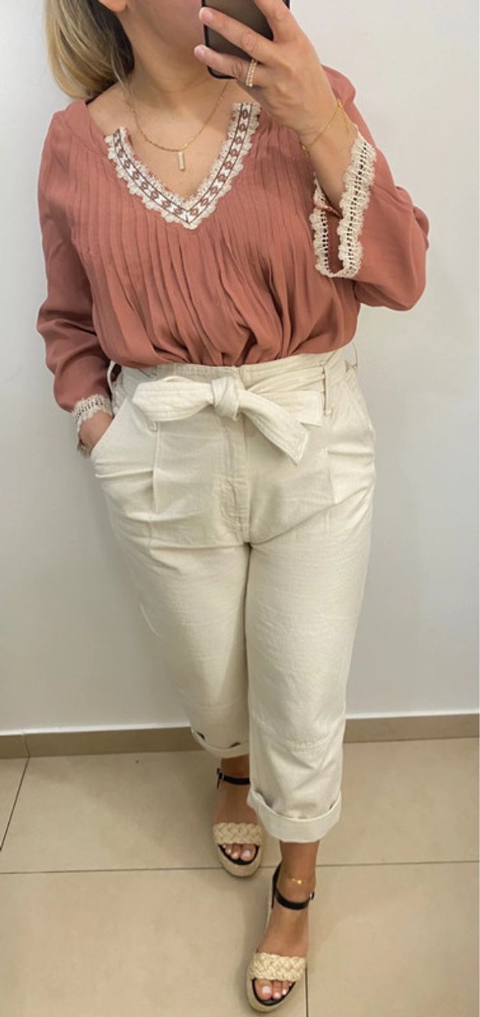 Blouse Fluide Col V Avec Broderie Taille M - photo numéro 3