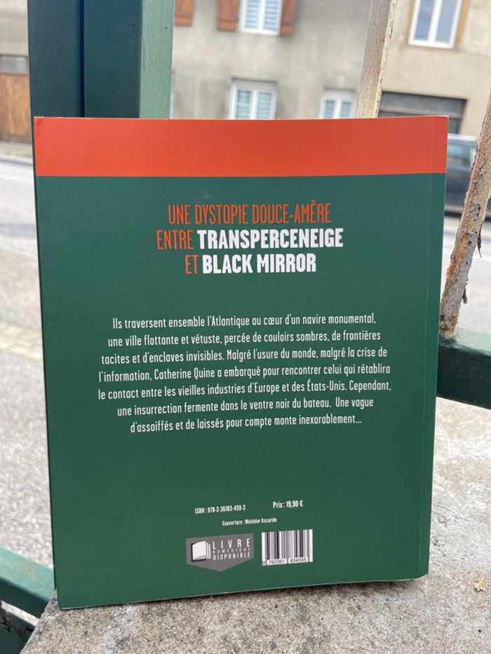 Livre - Le camphrier dans la ville flottante - photo numéro 2