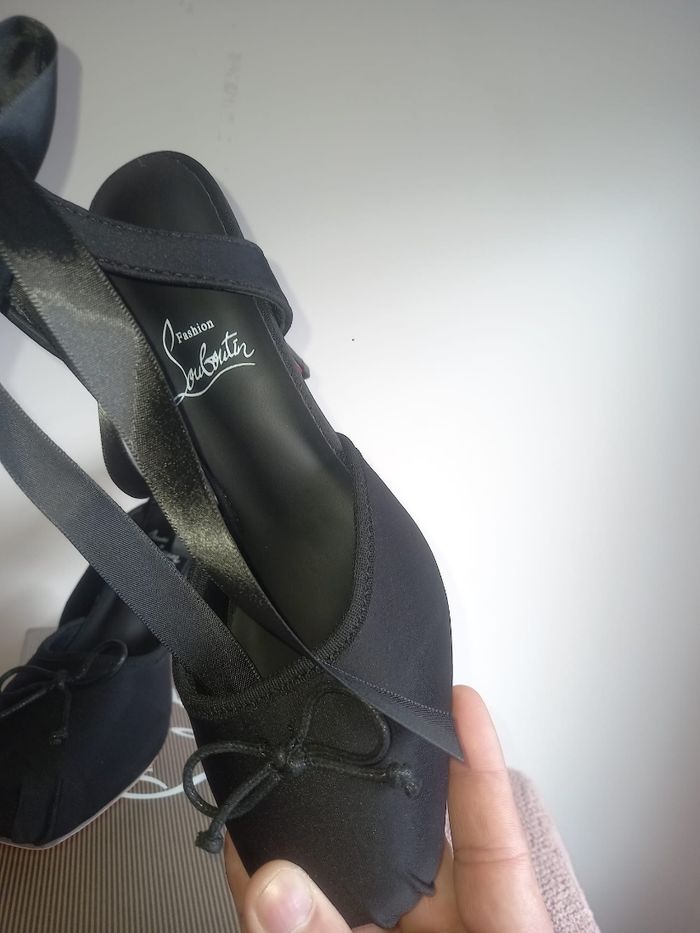 Louboutin neuf - photo numéro 2