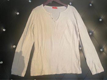 Pull col en V avec boutons