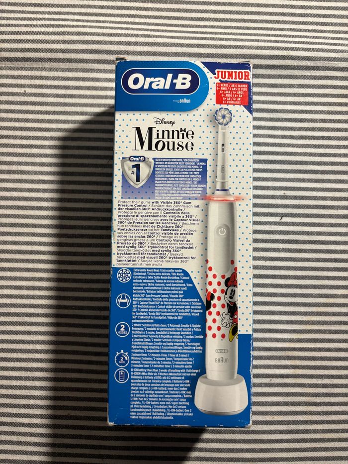 Brosse à dents électrique Oral-B édition Minnie - photo numéro 2