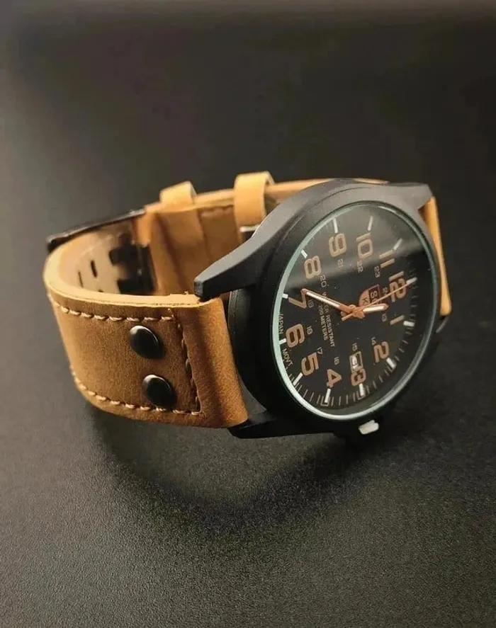 Montre marron claire, heure et date
